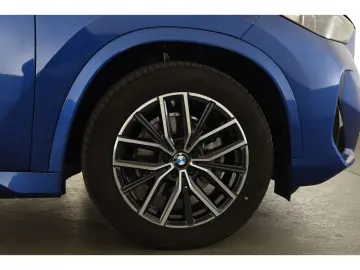 X1 xDrive 20d Head-Up-Display Sonnenschutzvergla