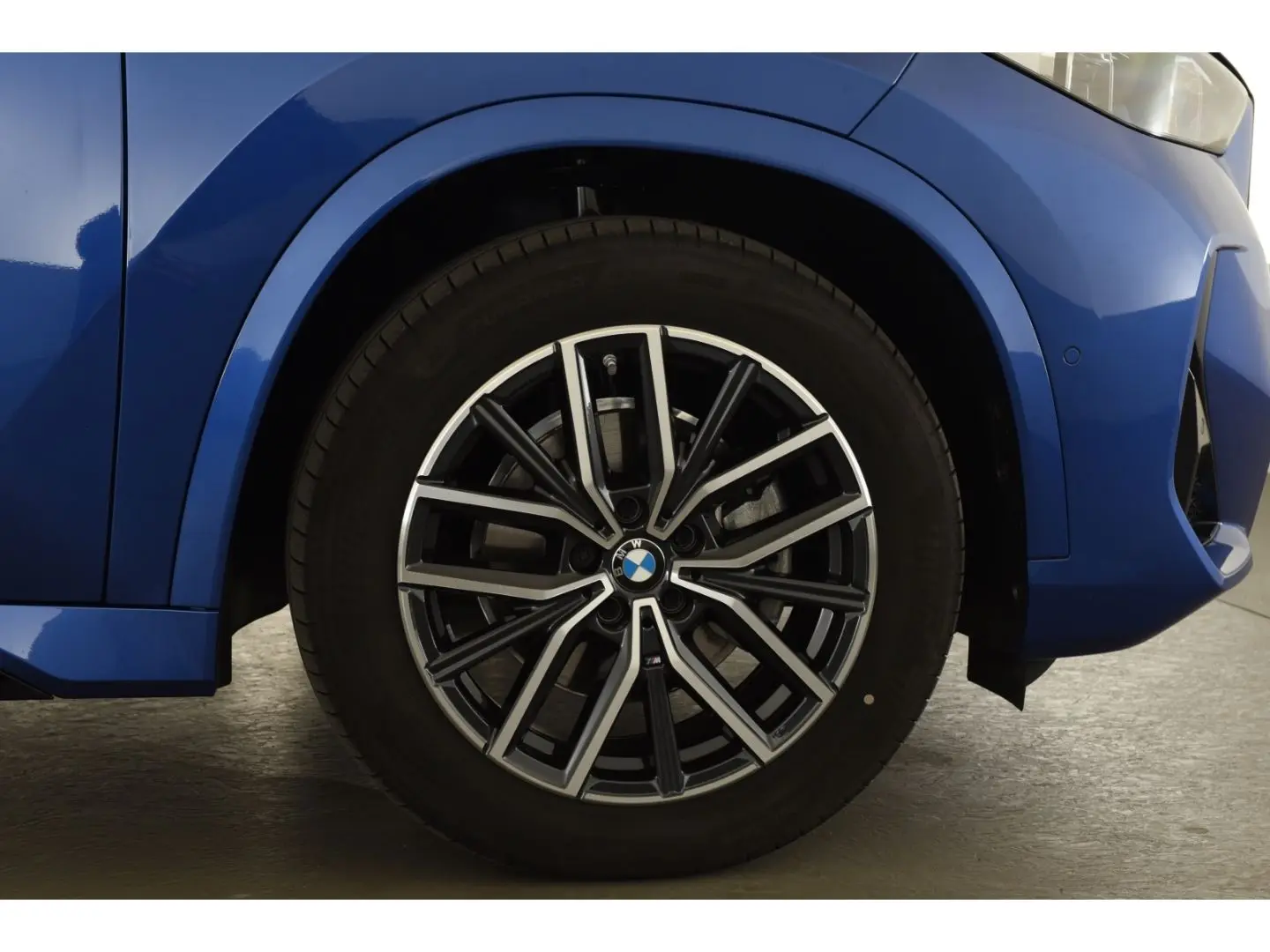 X1 xDrive 20d Head-Up-Display Sonnenschutzvergla