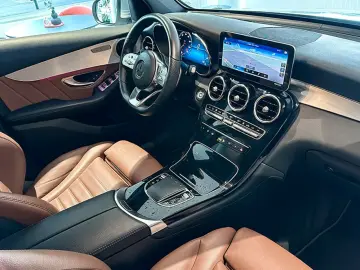 Mercedes-Benz GLC 300 de 4M AMG LED AHK MBUX