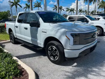 F 150 Lightning SXT AWD Elektro 2023 hellgrau