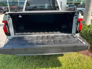 F 150 Lightning SXT AWD Elektro 2023 hellgrau