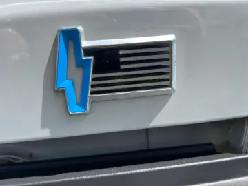 F 150 Lightning SXT AWD Elektro 2023 hellgrau