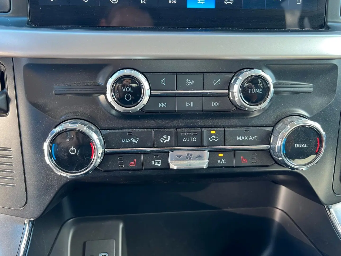 F 150 Lightning SXT AWD Elektro 2023 hellgrau