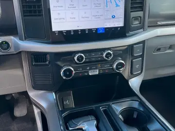 F 150 Lightning SXT AWD Elektro 2023 hellgrau