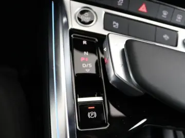 Q8 50 quattro advanced e-tron MATRIX-LED LED ACC