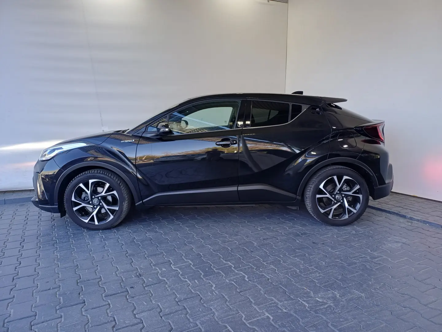 Toyota C-HR 2 0 Hybrid C-LUB CVT