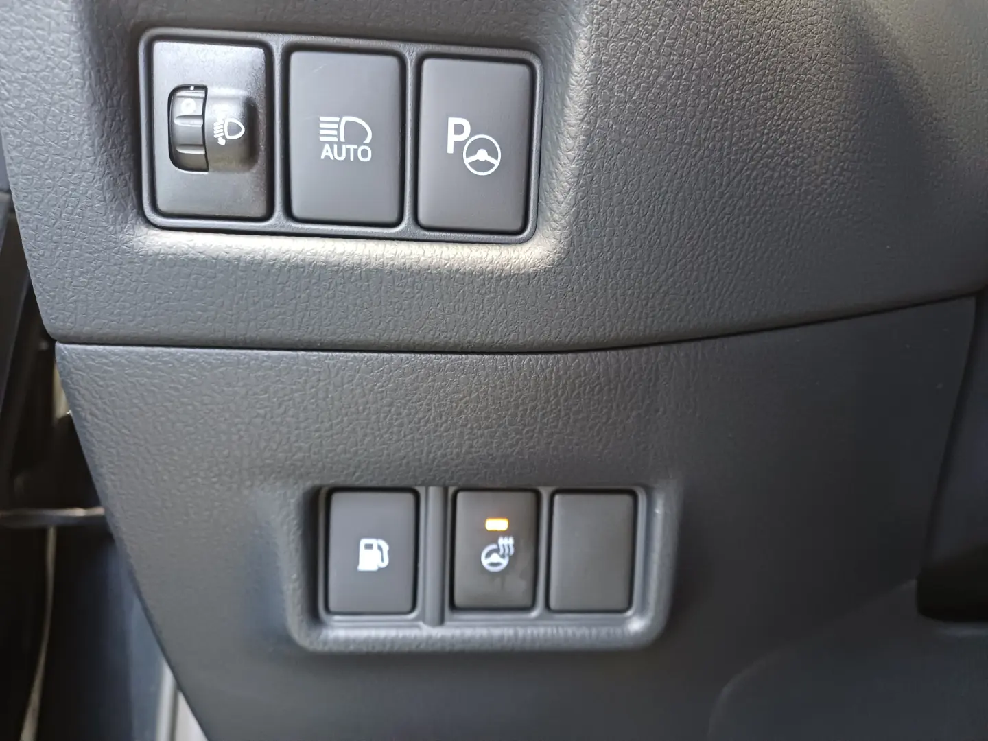 Toyota C-HR 2 0 Hybrid C-LUB CVT