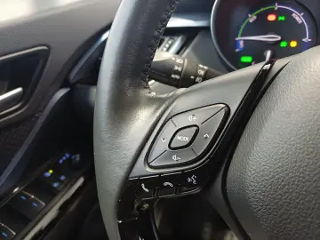 Toyota C-HR 2 0 Hybrid C-LUB CVT