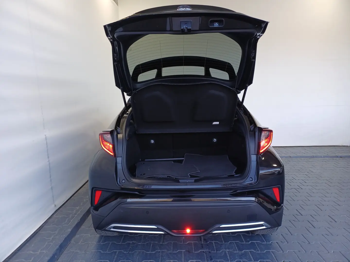 Toyota C-HR 2 0 Hybrid C-LUB CVT