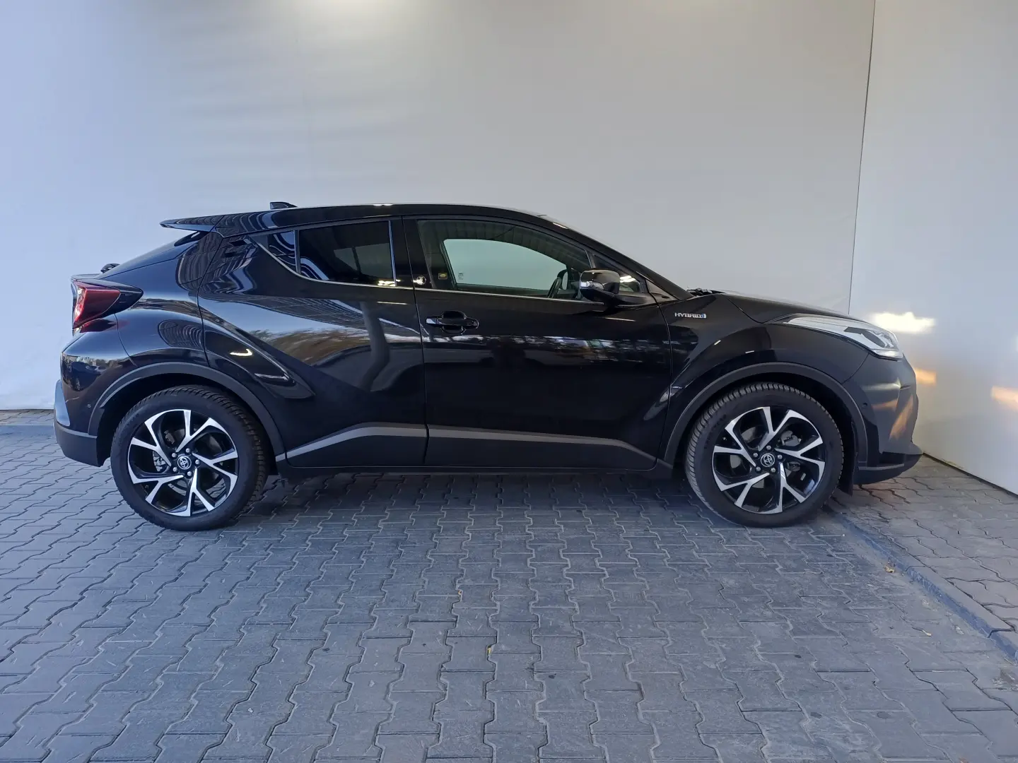 Toyota C-HR 2 0 Hybrid C-LUB CVT