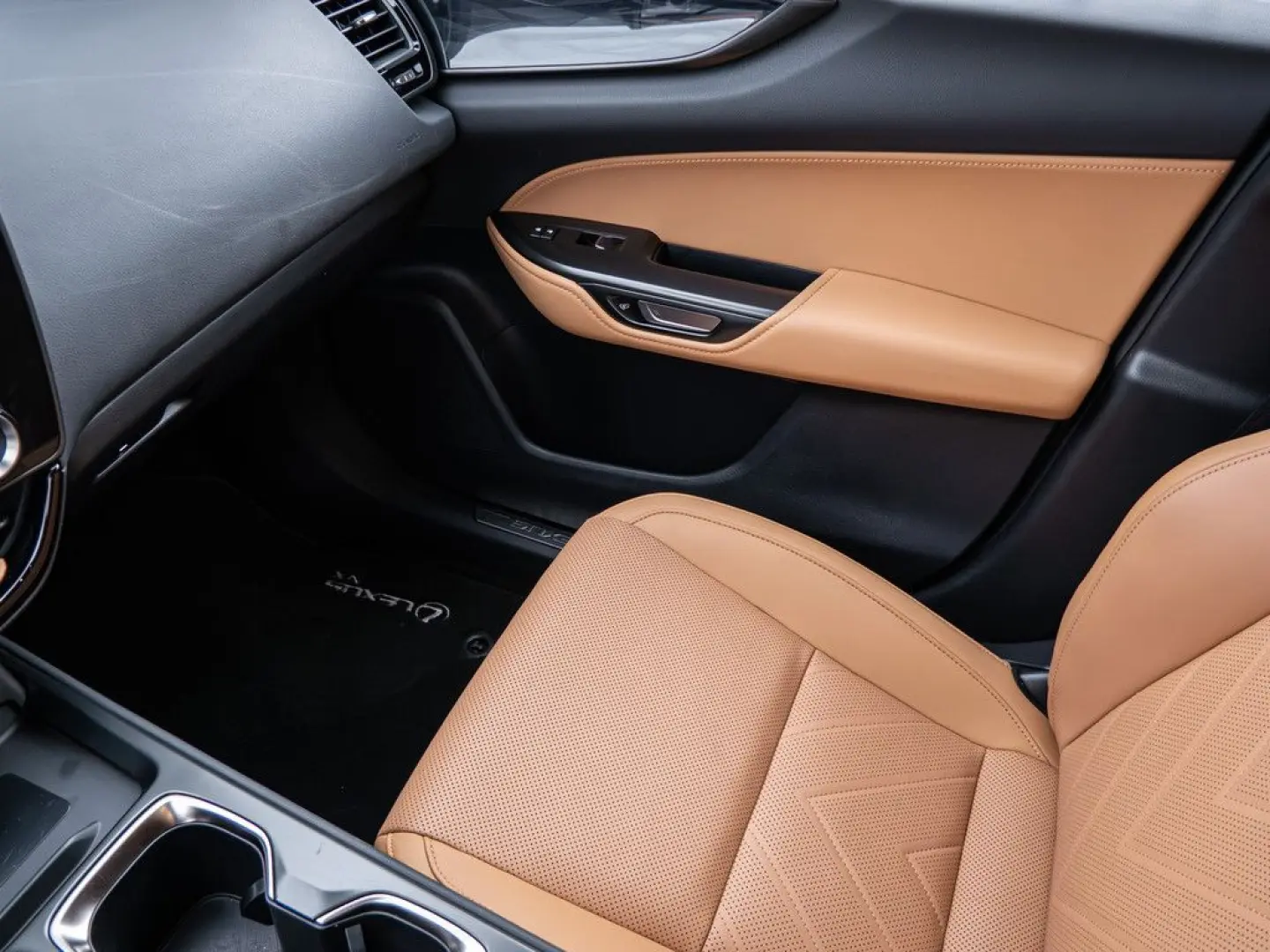 NX 450h   Executive Ventilation  MEMORY  360