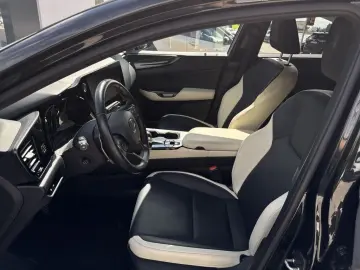 NX 450h  E-FOUR Executive Ventilation 360