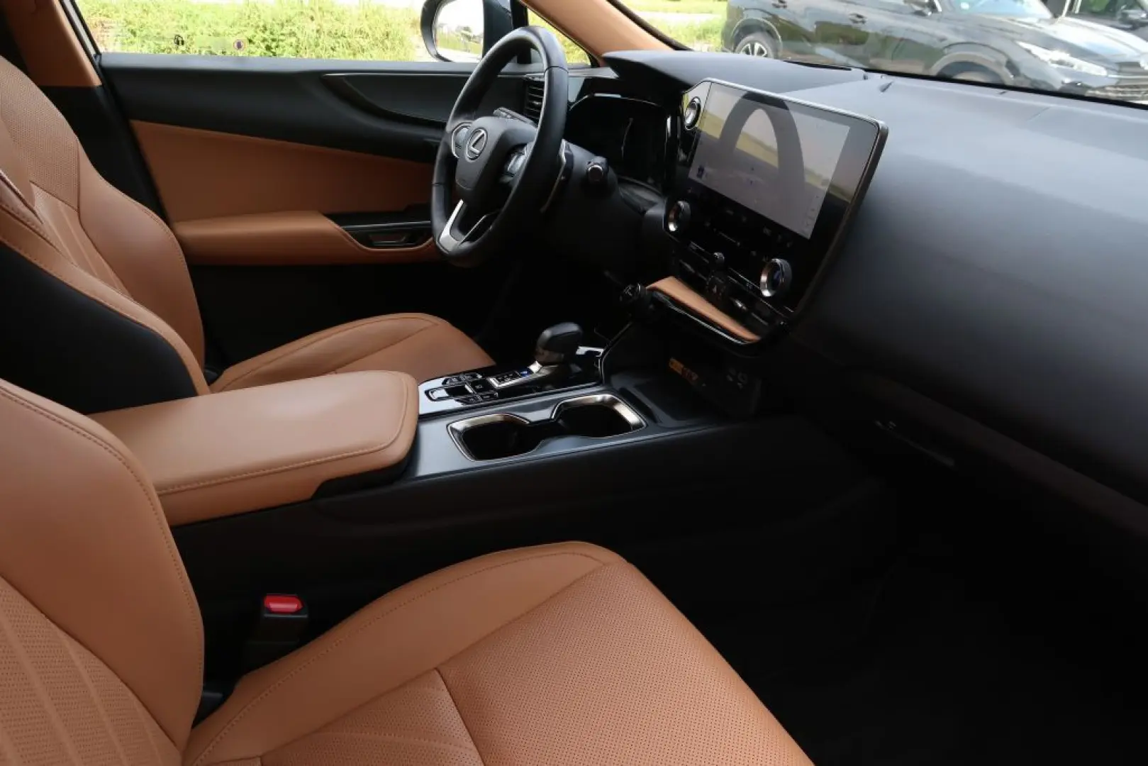 NX 450h  E-FOUR Executive Ventilation 360