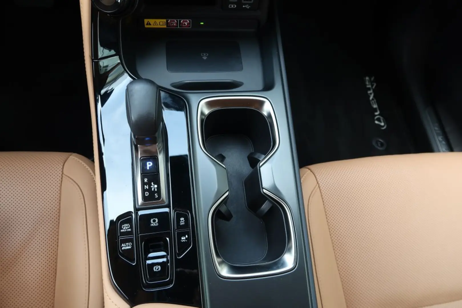 NX 450h  E-FOUR Executive Ventilation 360