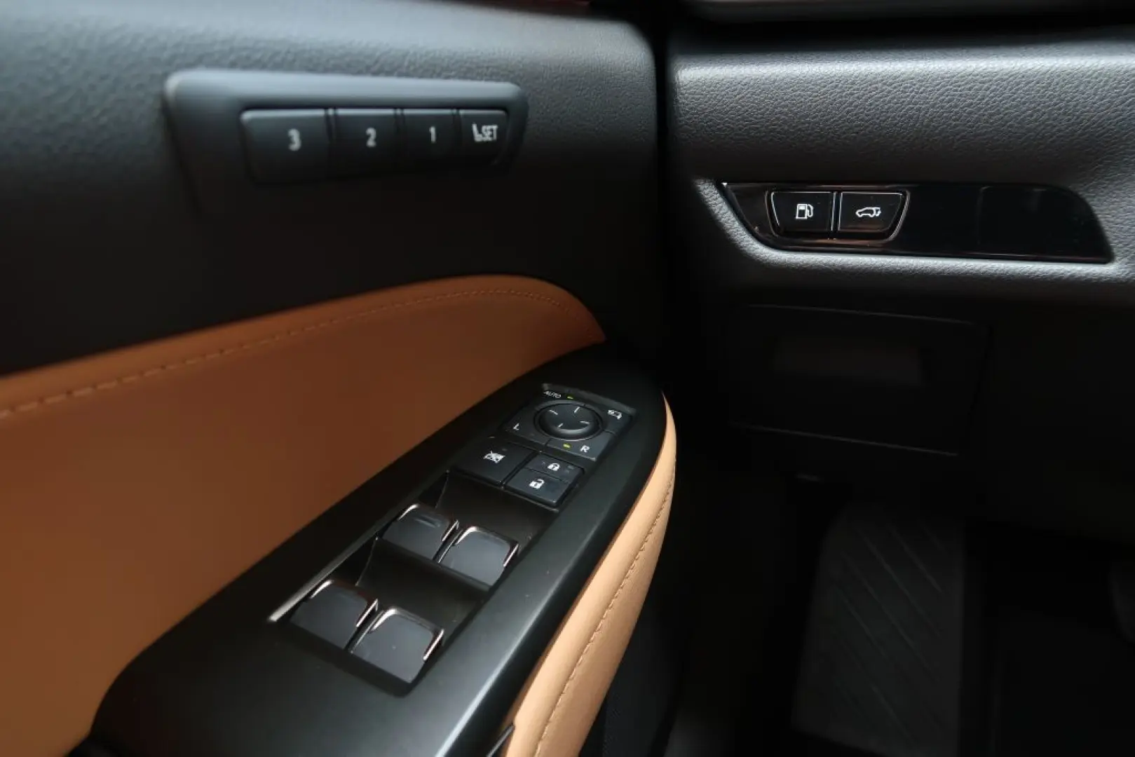 NX 450h  E-FOUR Executive Ventilation 360