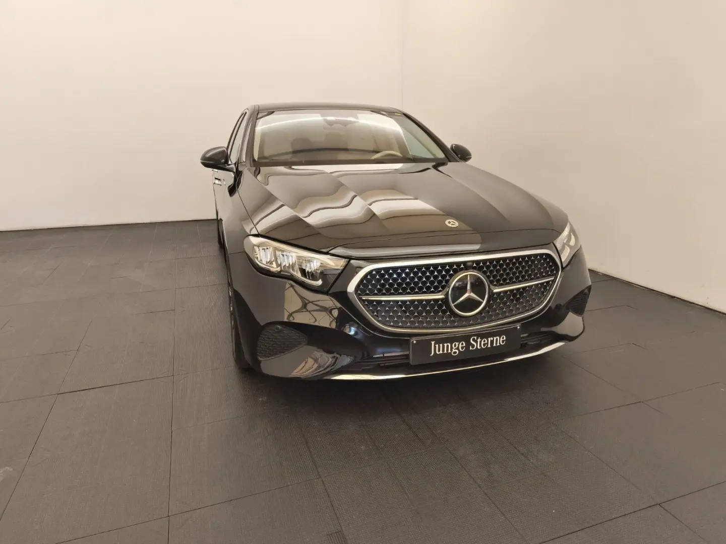 E 200 Avantgarde Fahrassi  AHK RüCam Ambiente