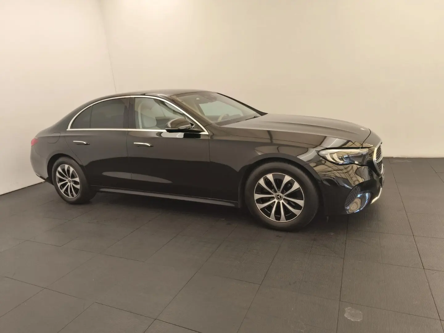 E 200 Avantgarde Fahrassi  AHK RüCam Ambiente