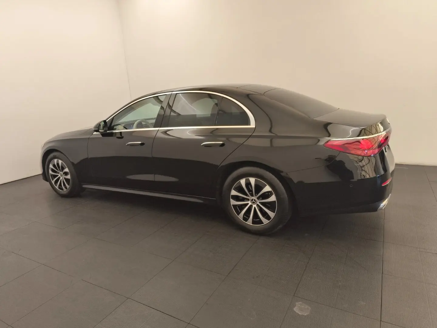 E 200 Avantgarde Fahrassi  AHK RüCam Ambiente