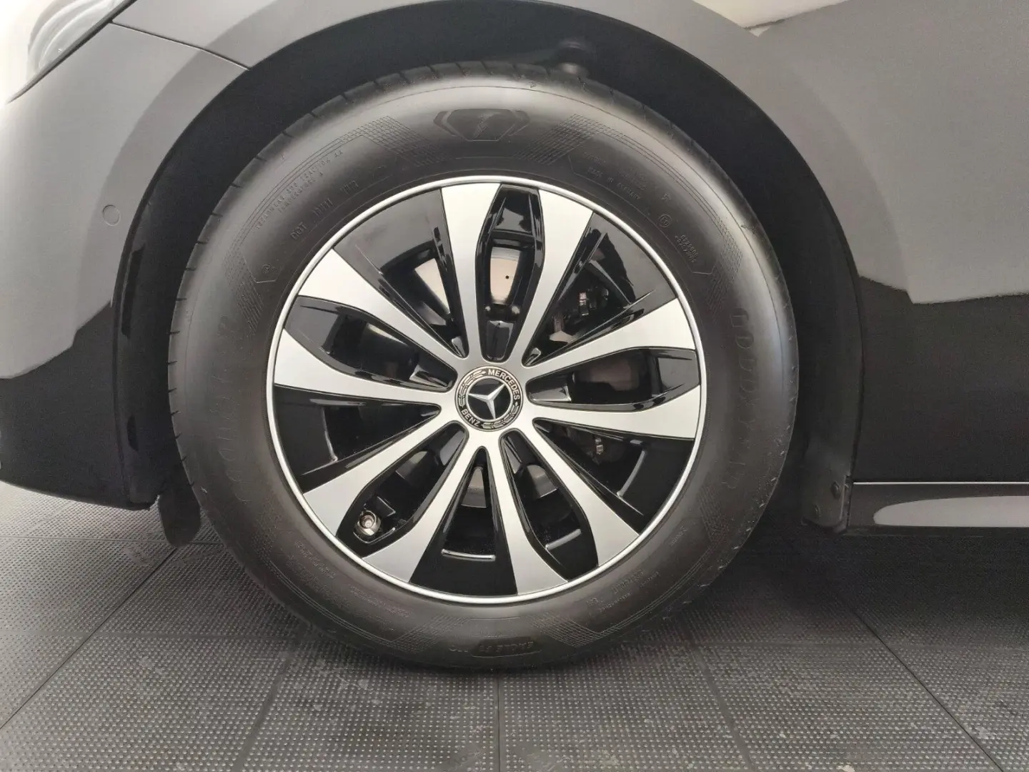 E 200 Avantgarde Fahrassi  AHK RüCam Ambiente