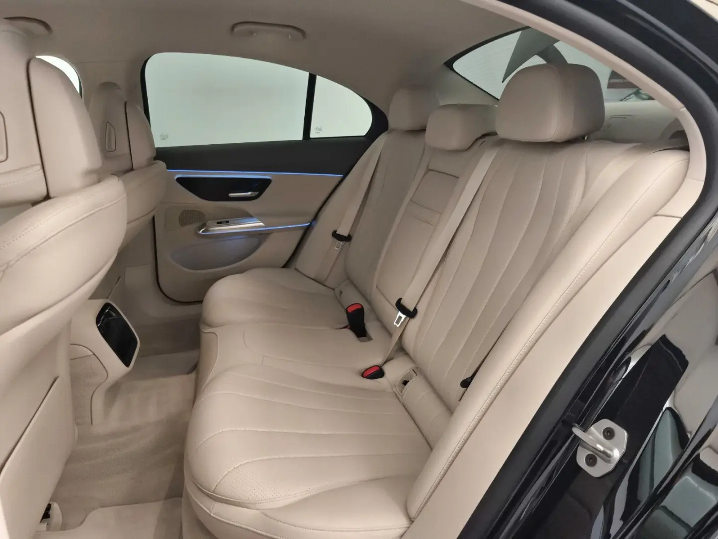 E 200 Avantgarde Fahrassi  AHK RüCam Ambiente