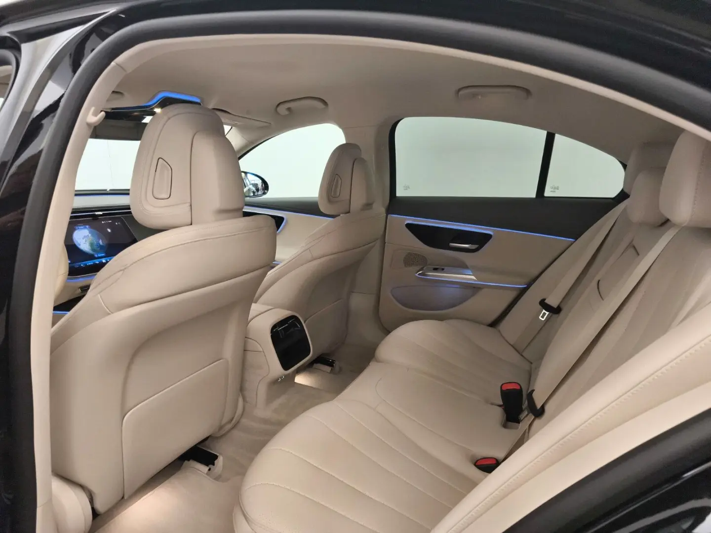 E 200 Avantgarde Fahrassi  AHK RüCam Ambiente