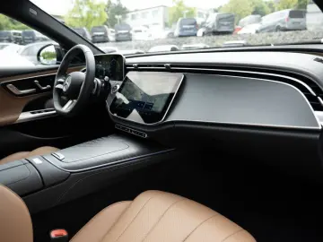 E 200 AMG-Sport DIGITAL Pano Burm 360 Distr Memo