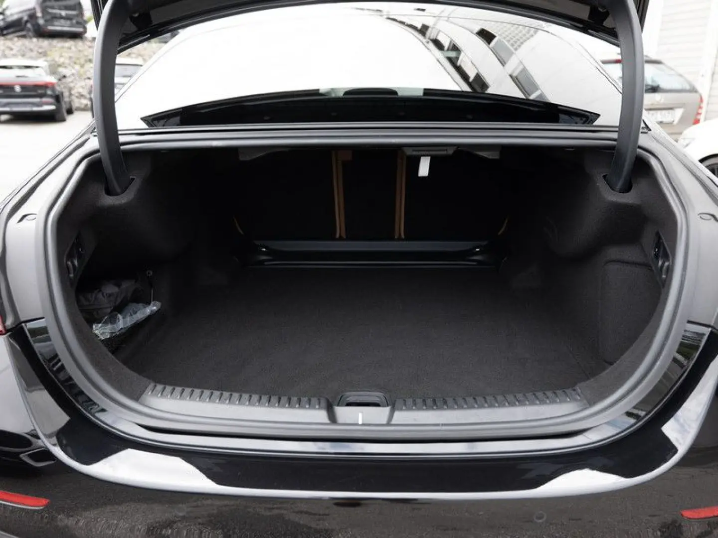 E 200 AMG-Sport DIGITAL Pano Burm 360 Distr Memo