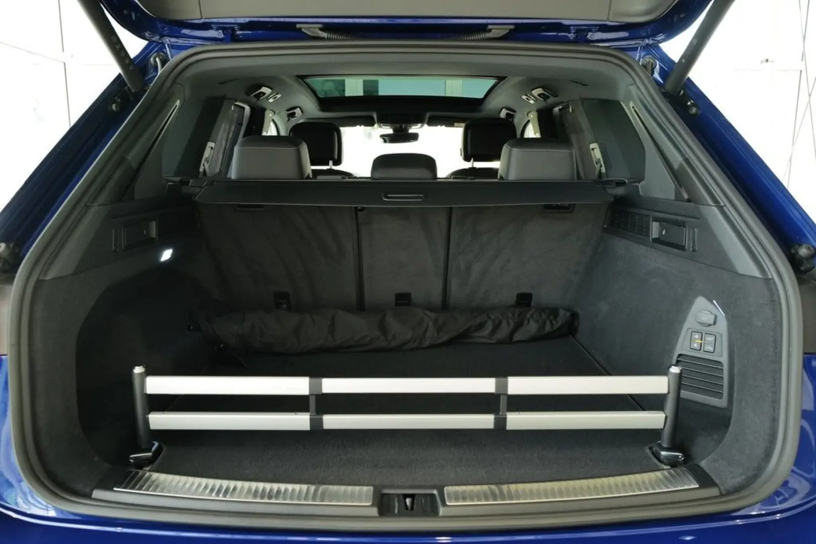VW Touareg 3.0TDI R-Line