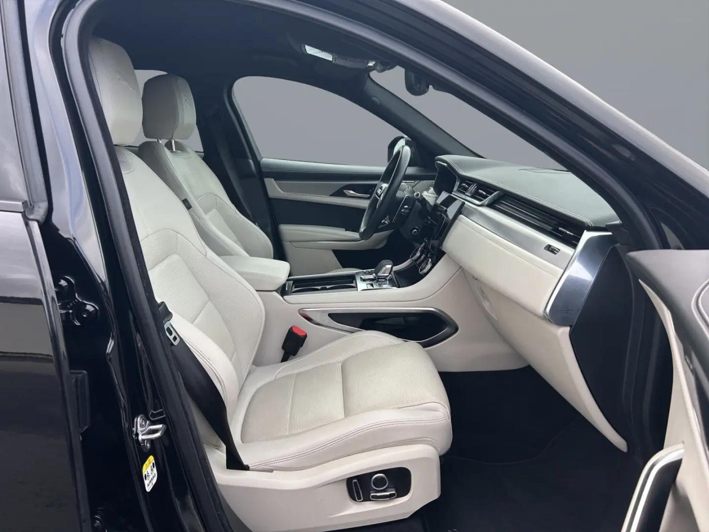 F-PACE P250 R-Dynamic SE Black Pack Pixel LED