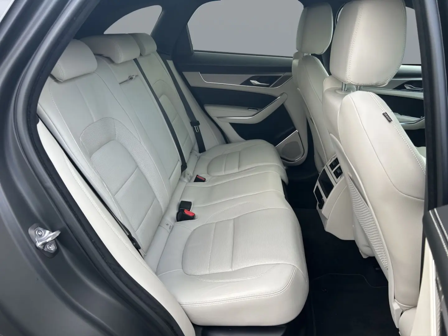 F-PACE P250 R-Dynamic SE Black Pack Pixel LED