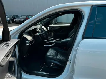 F-Pace F-PACE SVR AWD Garantie  Sport  1.Hand