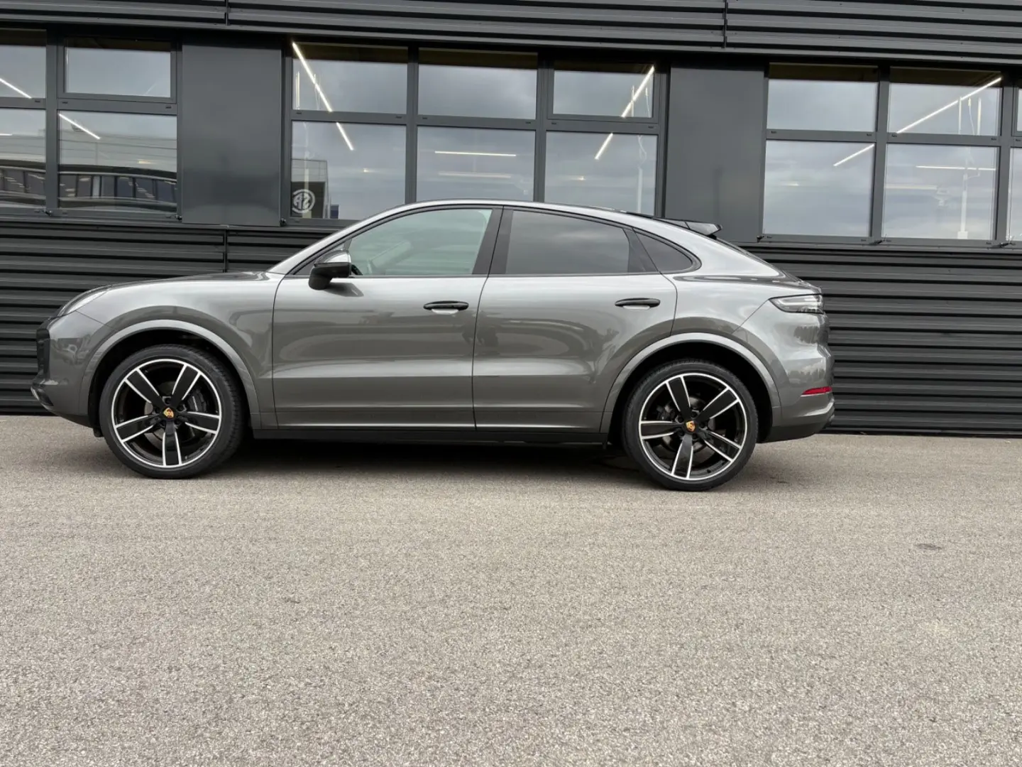 Cayenne Coupe -PANO-INNO-BOSE-22 CLASSIK-1HAND