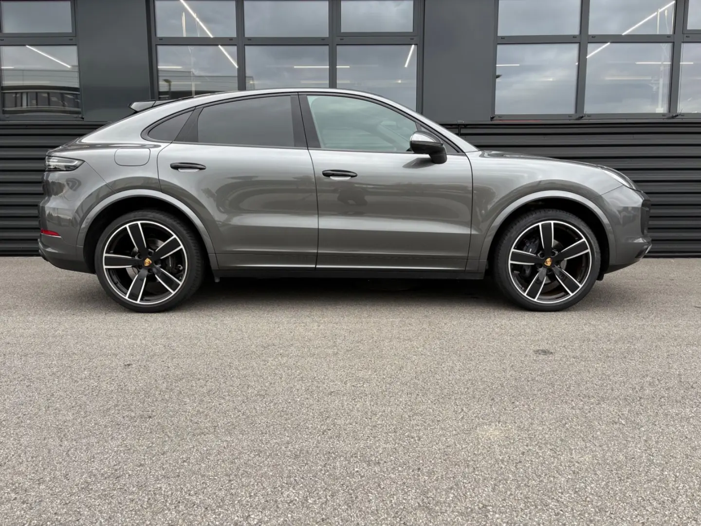 Cayenne Coupe -PANO-INNO-BOSE-22 CLASSIK-1HAND