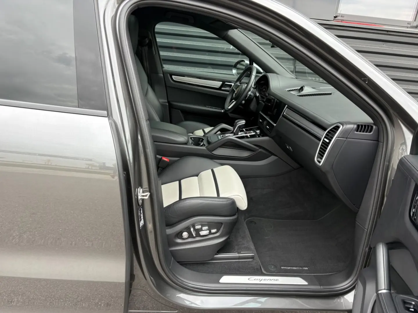 Cayenne Coupe -PANO-INNO-BOSE-22 CLASSIK-1HAND