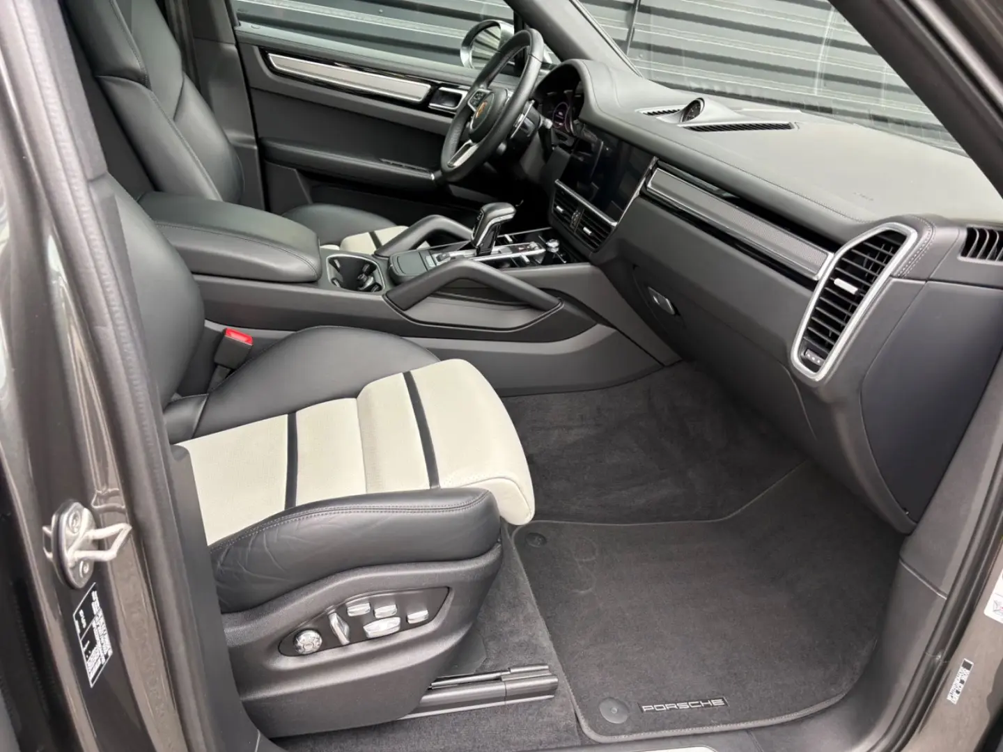 Cayenne Coupe -PANO-INNO-BOSE-22 CLASSIK-1HAND