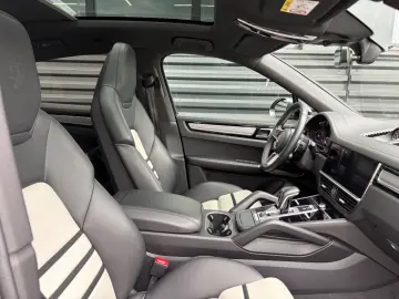 Cayenne Coupe -PANO-INNO-BOSE-22 CLASSIK-1HAND