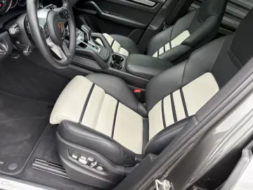 Cayenne Coupe -PANO-INNO-BOSE-22 CLASSIK-1HAND