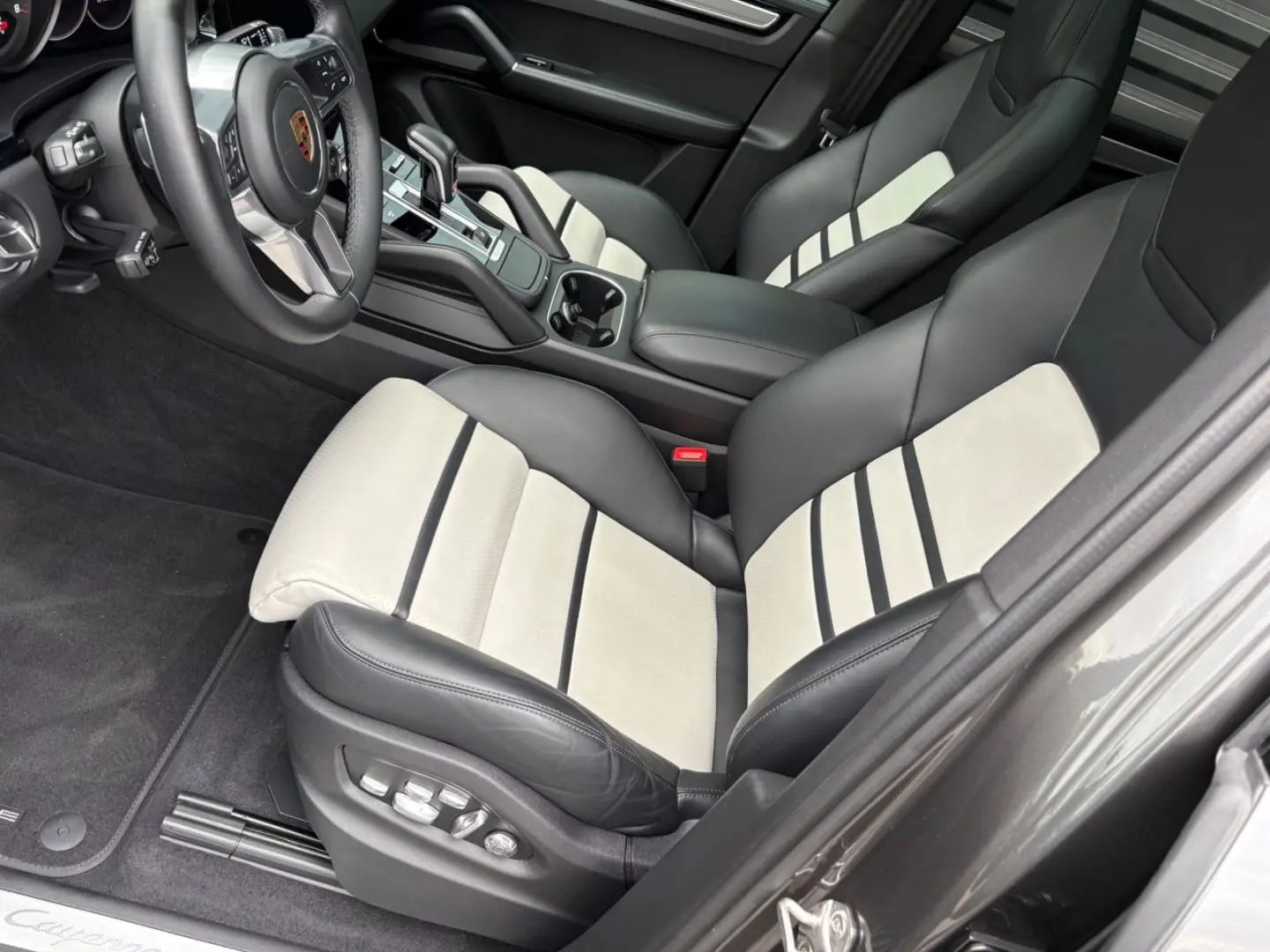 Cayenne Coupe -PANO-INNO-BOSE-22 CLASSIK-1HAND