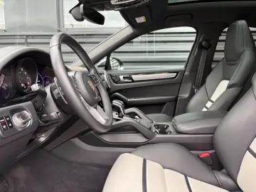 Cayenne Coupe -PANO-INNO-BOSE-22 CLASSIK-1HAND