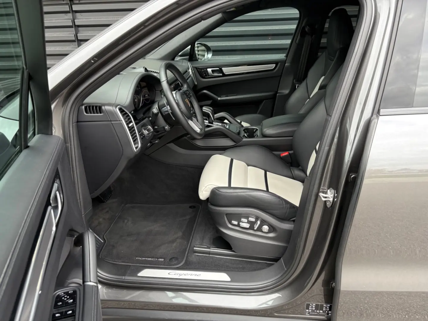 Cayenne Coupe -PANO-INNO-BOSE-22 CLASSIK-1HAND