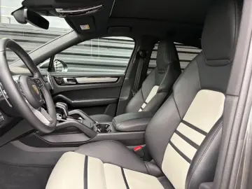 Cayenne Coupe -PANO-INNO-BOSE-22 CLASSIK-1HAND