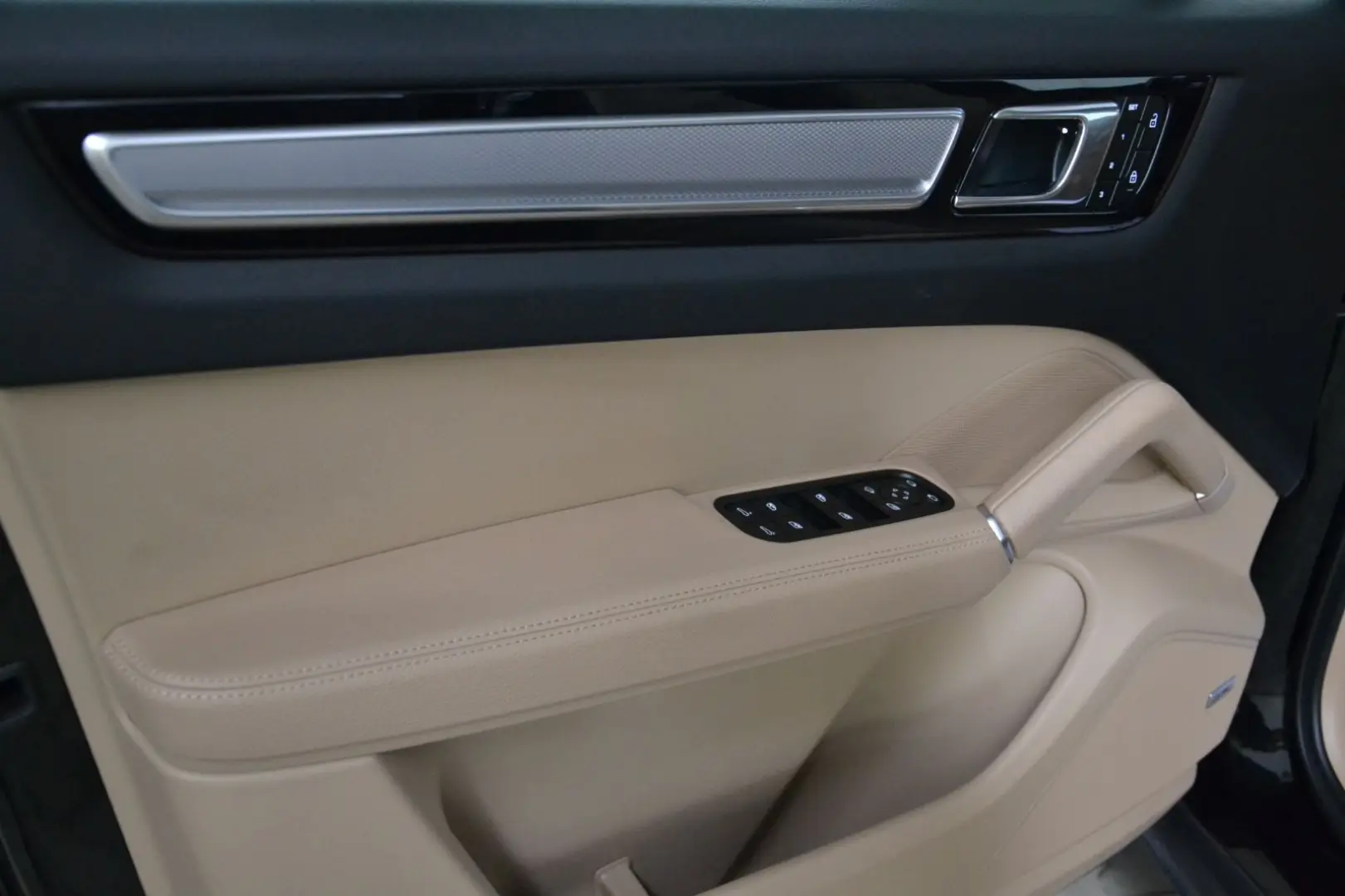 Cayenne Coupe Platinum Edit. 360 PANO MEMO SOFT