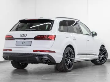 AUDI Q7 55 TFSI Q S LINE