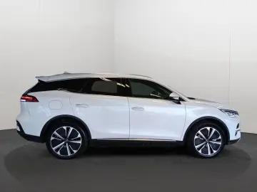 BYD TANG 109kw  7 locuri  AWD