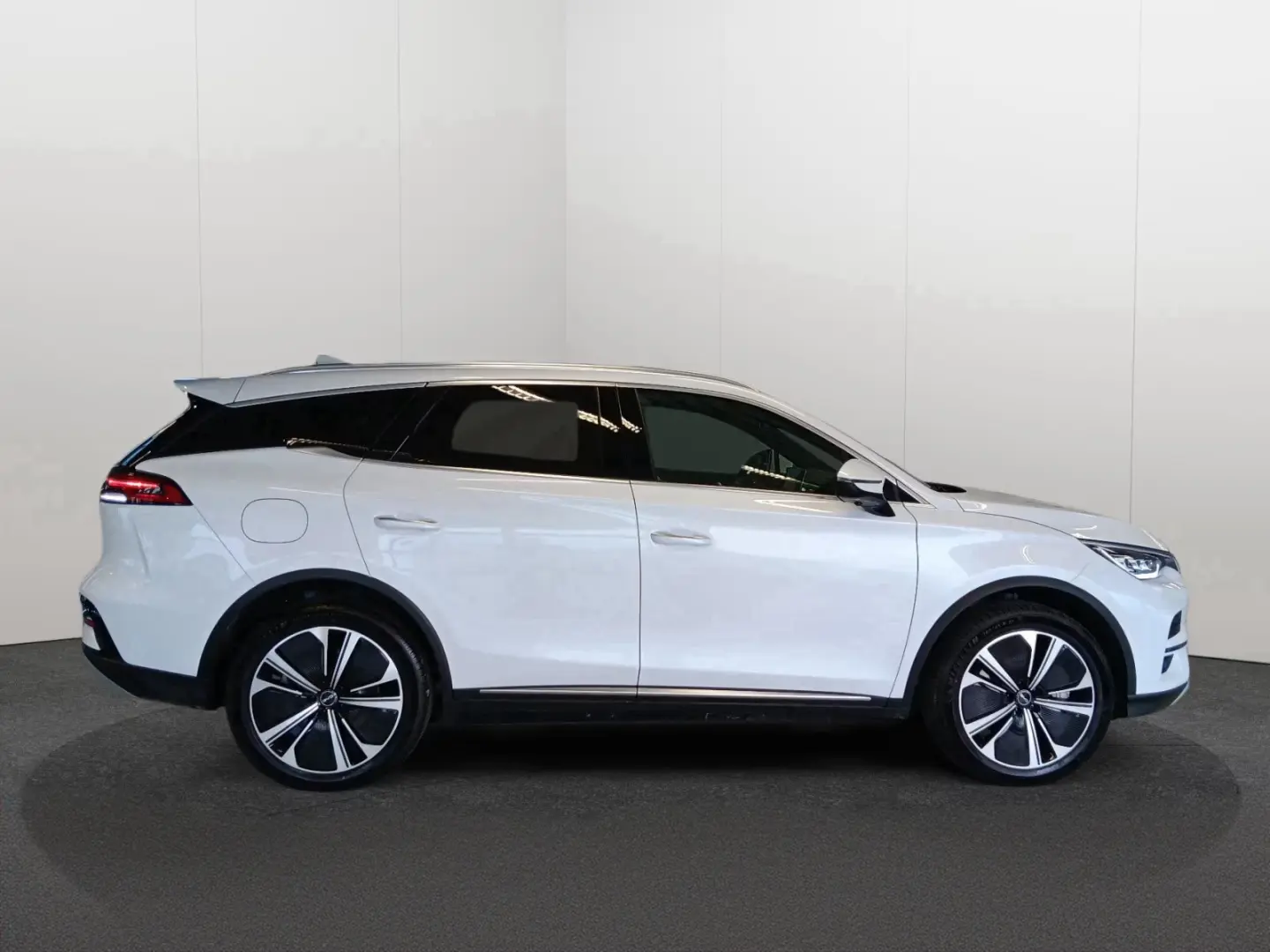 BYD TANG 109kw  7 locuri  AWD