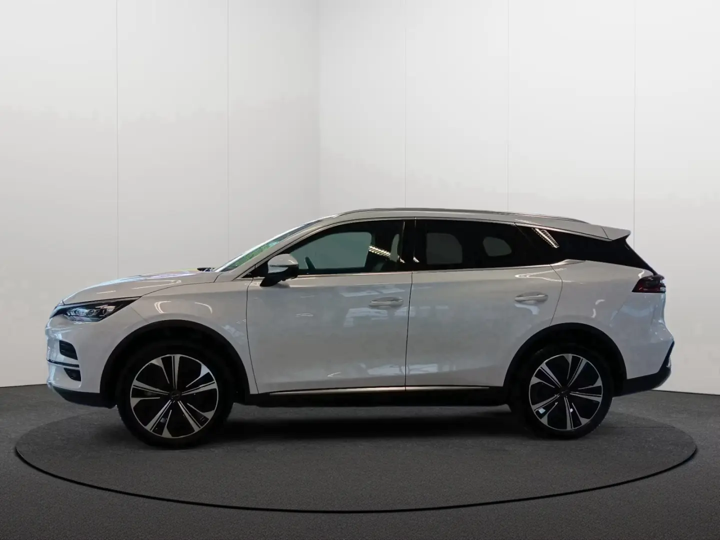 BYD TANG 109kw  7 locuri  AWD