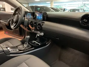 A 180 d Limousine LED Navi Sitzheizung