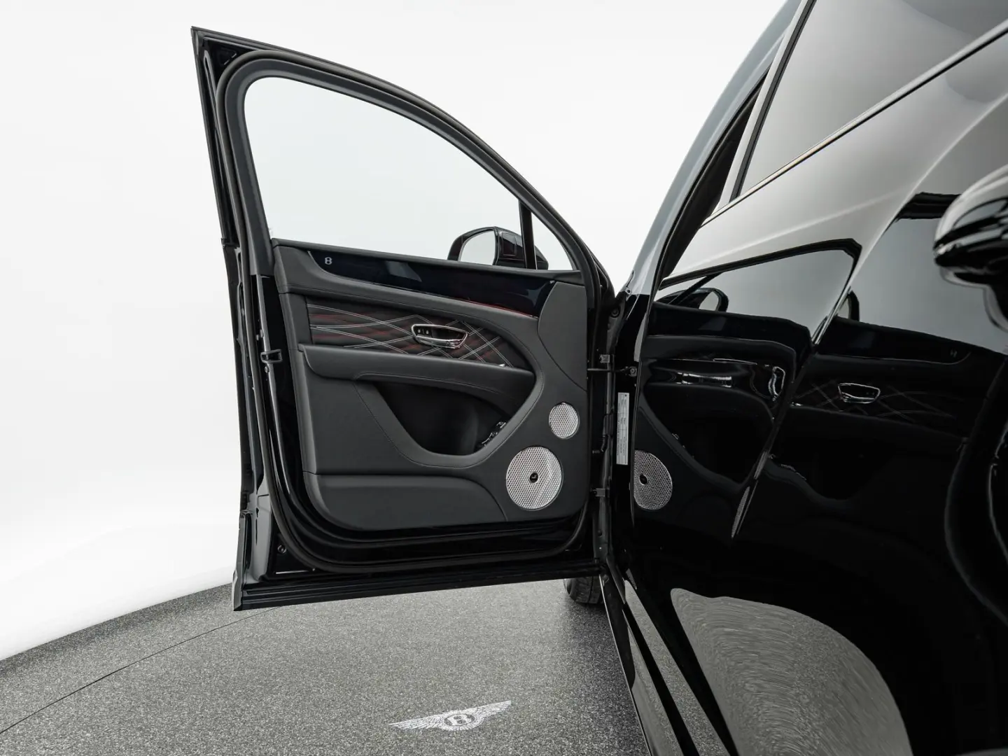 Bentley Bentayga EWB Mulliner V8