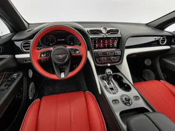 Bentley Bentayga EWB Mulliner V8