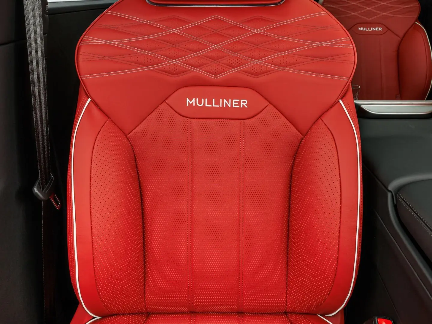 Bentley Bentayga EWB Mulliner V8